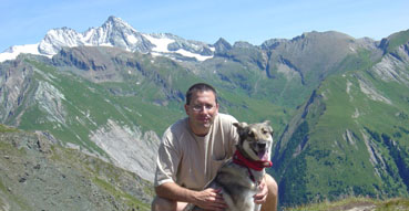 Lola and Eric hiking in Hohe Tauern.