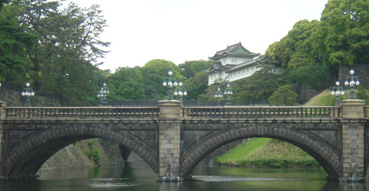 Quinessential photo of the Imperial Palace.