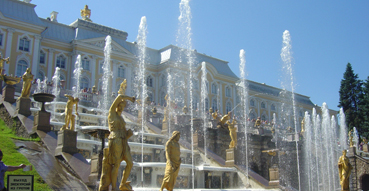 The main fountain at Peterhof.